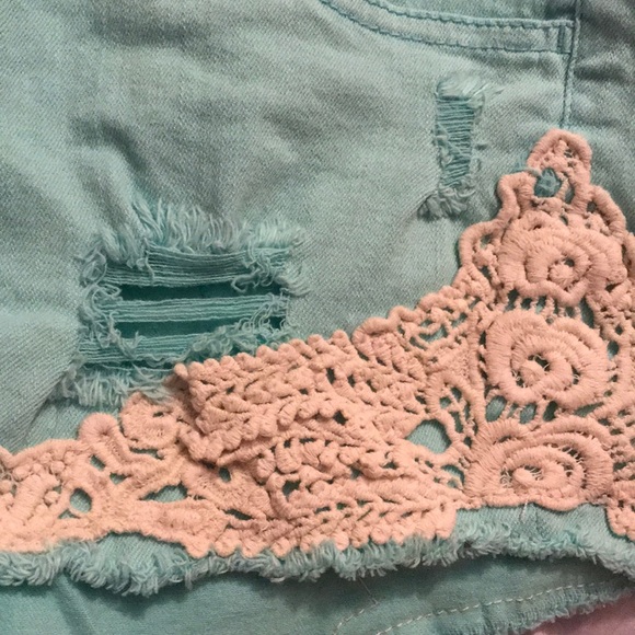 Celebrity pink Shorts - Picture 5 of 5